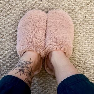 Women’s Pink Fuzzy Slippers